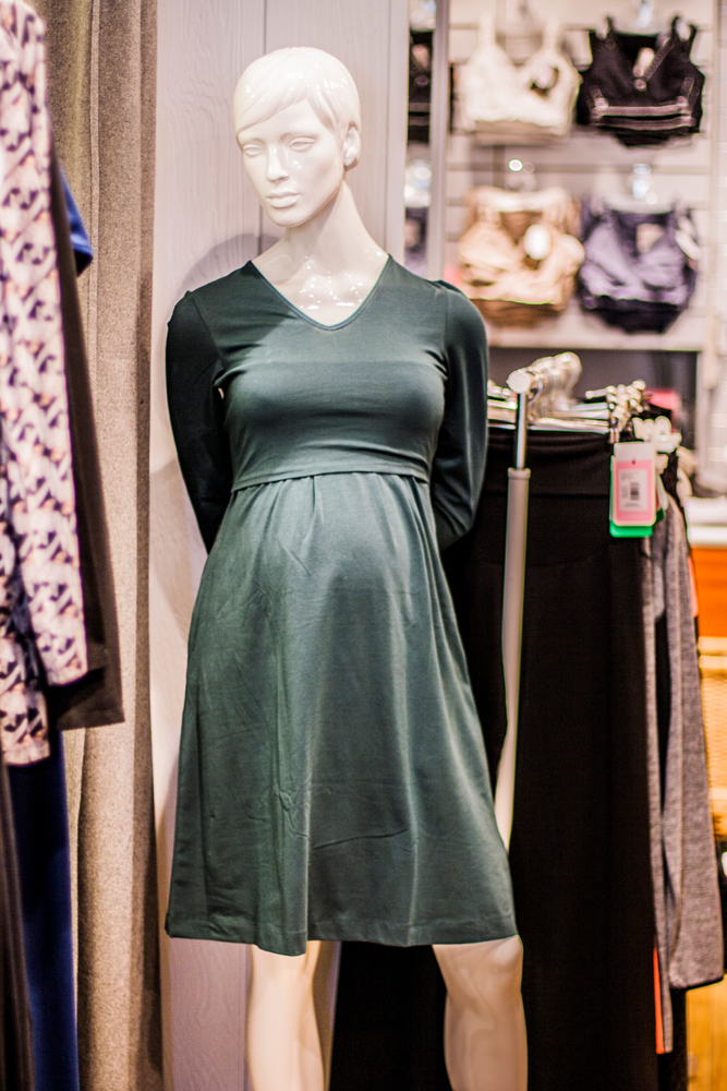 Denne herlige kombi- kjolen fra Boob, kan både brukes i svangerskapet og i perioden du ammer